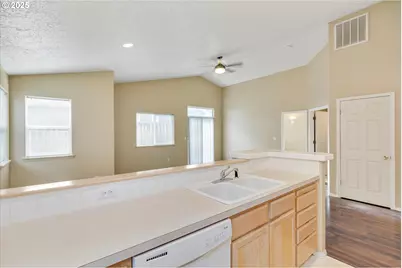 39302 Stratford Pl, Sandy, OR 97055 - Photo 13