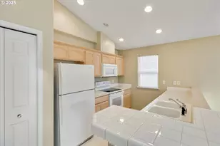 39302 Stratford Pl, Sandy, OR 97055 - Photo 11