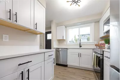 4921 SW 59th Ave #6, Portland, OR 97221 - Photo 7