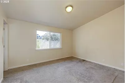 3716 E St, Springfield, OR 97478 - Photo 9