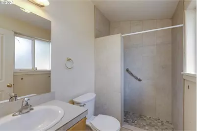 3716 E St, Springfield, OR 97478 - Photo 11