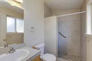 3716 E St, Springfield, OR 97478 - Photo 11