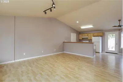 3716 E St, Springfield, OR 97478 - Photo 3