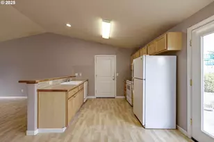 3716 E St, Springfield, OR 97478 - Photo 7