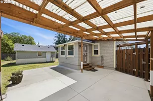 8327 SE Clatsop St, Portland, OR 97266 - Photo 25