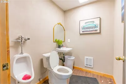 225 W Lockhart Ave, Coos Bay, OR 97420 - Photo 23