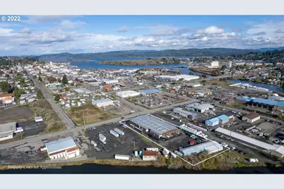 225 W Lockhart Ave, Coos Bay, OR 97420 - Photo 17