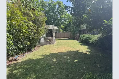 730 Arcadia Dr, Eugene, OR 97401 - Photo 13