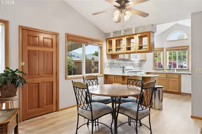 399 N 72nd Pl, Springfield, OR 97478 - Photo 5