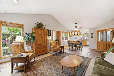399 N 72nd Pl, Springfield, OR 97478 - Photo 3