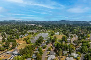 13520 SW Devonshire Dr, Beaverton, OR 97005 - Photo 41