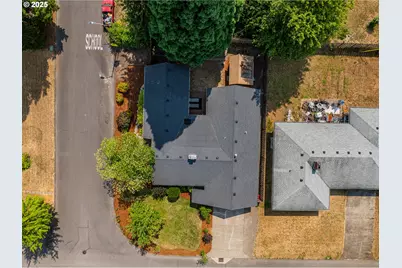 13520 SW Devonshire Dr, Beaverton, OR 97005 - Photo 37