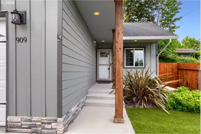909 Highland St, Ridgefield, WA 98642 - Photo 3