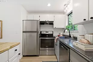 358 Cervantes Cir, Lake Oswego, OR 97035 - Photo 13