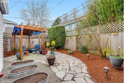 4446 NE Irving St, Portland, OR 97213 - Photo 29