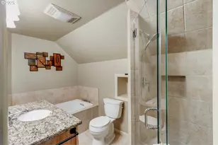 4446 NE Irving St, Portland, OR 97213 - Photo 21