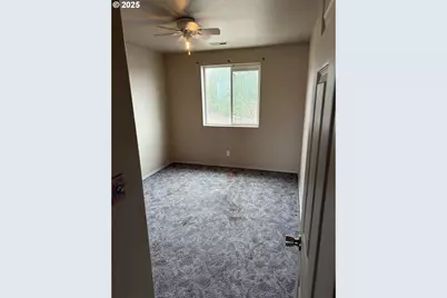 2464 Blue Jay St, Umatilla, OR 97882 - Photo 5