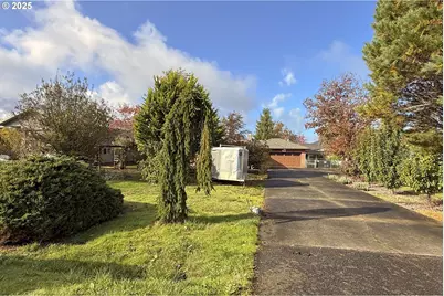 571 NW Wade St, Estacada, OR 97023 - Photo 15