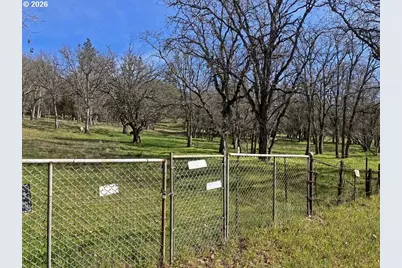 10364 Blackwell Rd, Central Point, OR 97502 - Photo 3