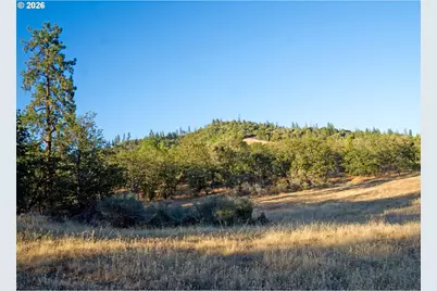 10364 Blackwell Rd, Central Point, OR 97502 - Photo 13