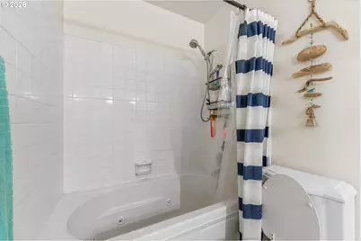 601 N Tomahawk Island Dr, Portland, OR 97217 - Photo 27