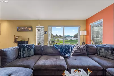 601 N Tomahawk Island Dr, Portland, OR 97217 - Photo 11