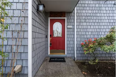 601 N Tomahawk Island Dr, Portland, OR 97217 - Photo 1