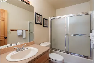 8968 Cliff Swallow Dr, Redmond, OR 97756 - Photo 17