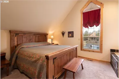 8968 Cliff Swallow Dr, Redmond, OR 97756 - Photo 11