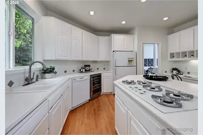 6770 SW Amber Ln, Portland, OR 97225 - Photo 11