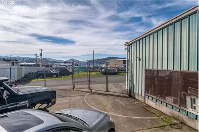 1880 NE Stephens St, Roseburg, OR 97470 - Photo 9