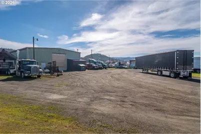 1880 NE Stephens St, Roseburg, OR 97470 - Photo 21