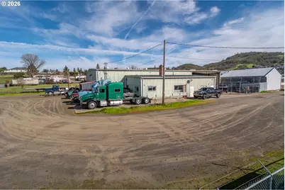 1880 NE Stephens St, Roseburg, OR 97470 - Photo 23
