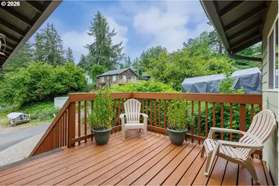654 NE 8th Pl, Toledo, OR 97391 - Photo 3