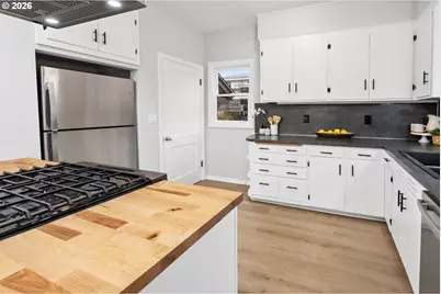 1334 8th St, Astoria, OR 97103 - Photo 13