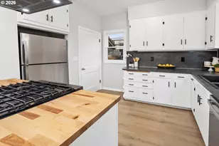 1334 8th St, Astoria, OR 97103 - Photo 13