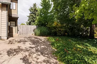 4905 NW Kahneeta Ct, Portland, OR 97229 - Photo 5