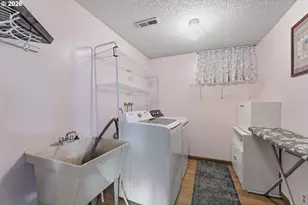 2095 NW 3rd St, Gresham, OR 97030 - Photo 35