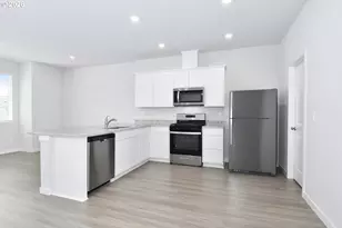 1233 Parkside Ave, Woodburn, OR 97071 - Photo 5