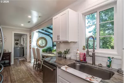 421 NW Cary St, Winston, OR 97496 - Photo 9