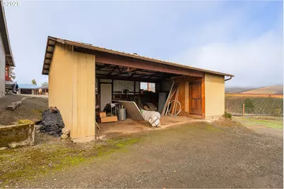 411 Woodland Dr, Winston, OR 97496 - Photo 37