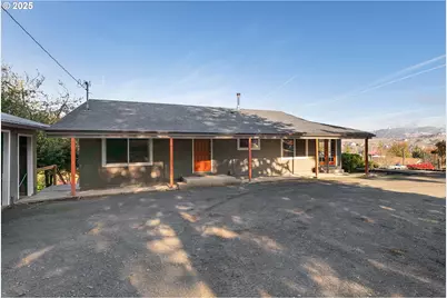 411 Woodland Dr, Winston, OR 97496 - Photo 7