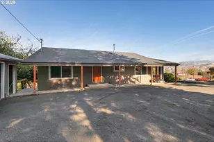 411 Woodland Dr, Winston, OR 97496 - Photo 7