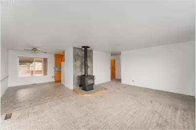 411 Woodland Dr, Winston, OR 97496 - Photo 9