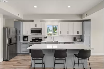 630 S 10th St, Creswell, OR 97426 - Photo 3