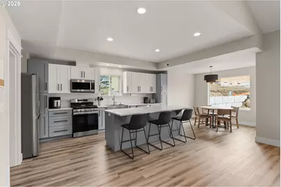 630 S 10th St, Creswell, OR 97426 - Photo 5