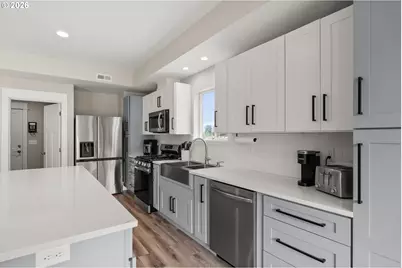 630 S 10th St, Creswell, OR 97426 - Photo 7