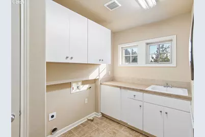 18233 SW Santoro Dr, Beaverton, OR 97007 - Photo 37