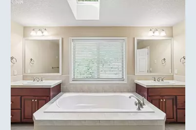18233 SW Santoro Dr, Beaverton, OR 97007 - Photo 25