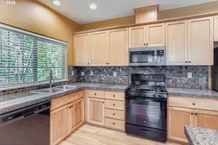 637 NE Garswood Ln, Hillsboro, OR 97006 - Photo 9